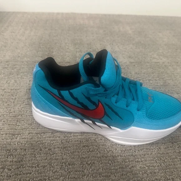 Men’s size 8 Nike shoes - Picture 4 of 6